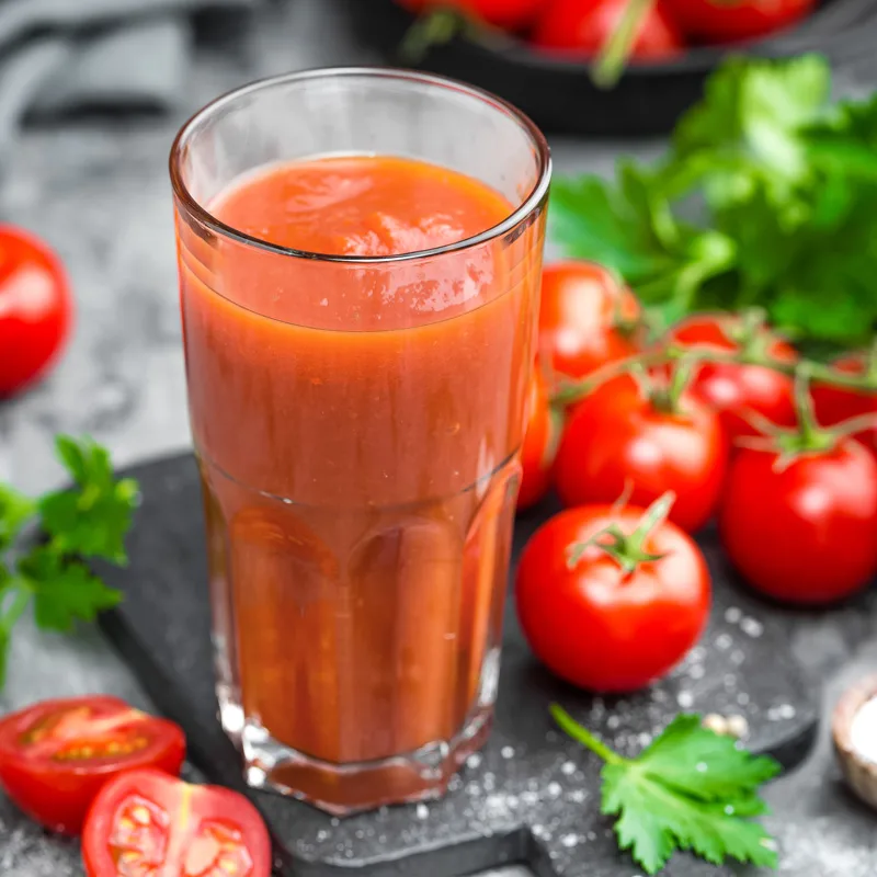 tomato juice and fresh tomatoes